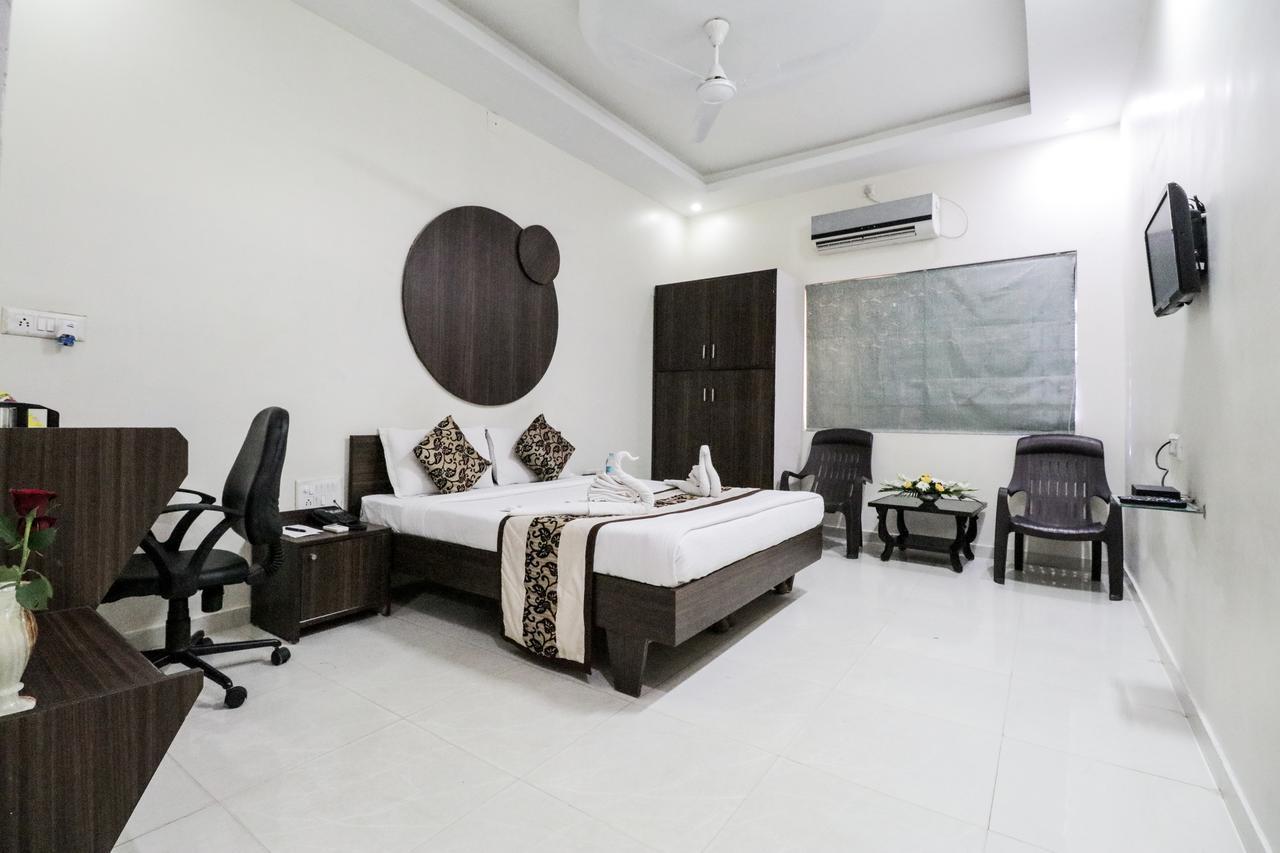 Hotel Whistling Meadows Ahmadabad Zewnętrze zdjęcie